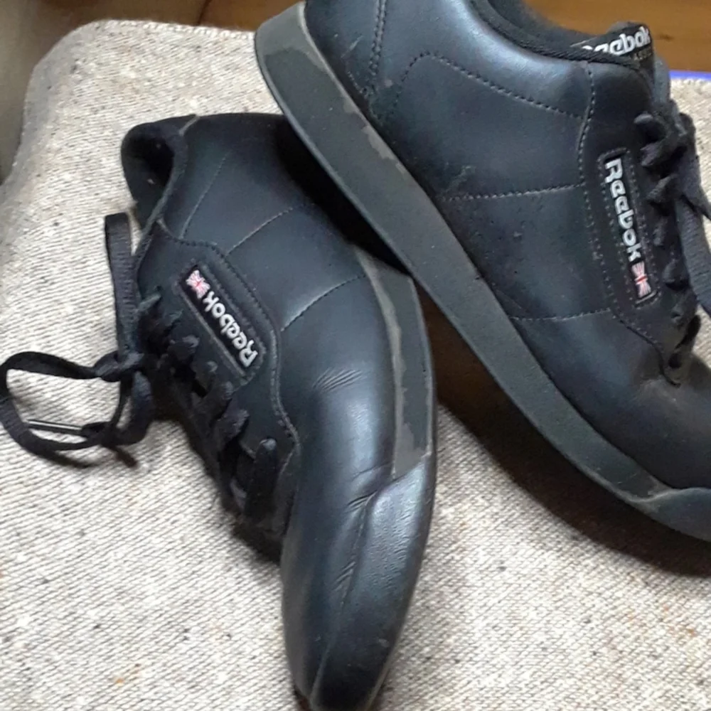 Black Reebok Classics - Picture 5 of 5